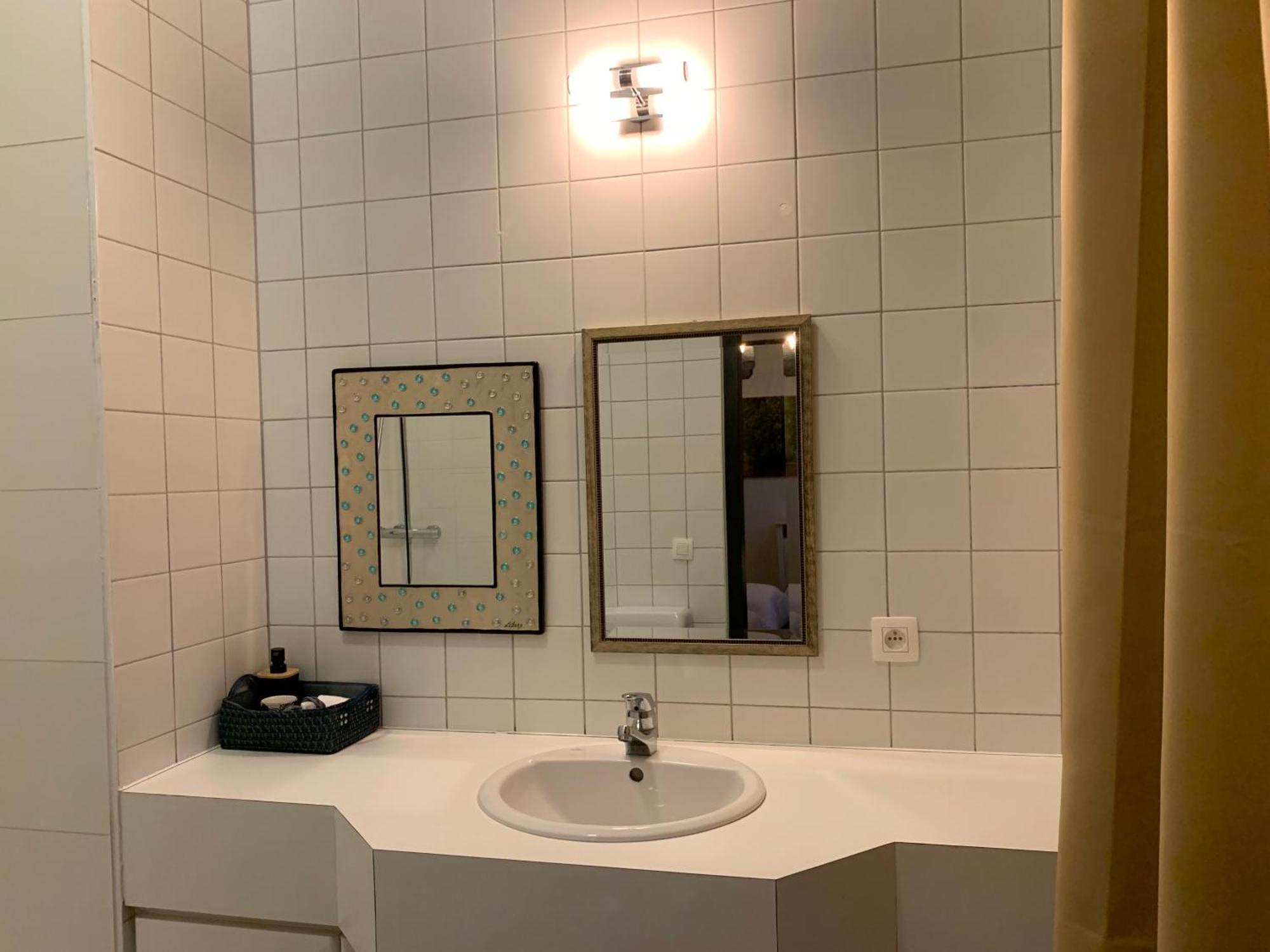 De Lotuspoort Met Mihr'S B&B In De Abdij Van 博尔内姆 外观 照片